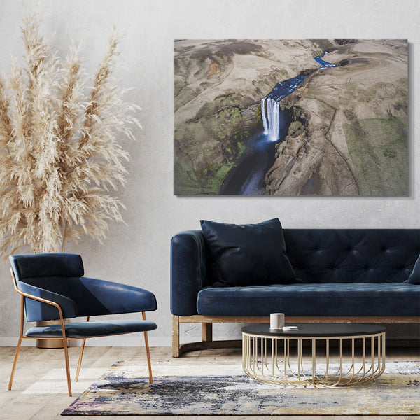 Leinwandbild Wasserfall navy-blau in Felsenlandschaft fotografiert aus der Luft