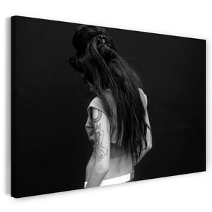 Leinwandbild Amy Winehouse mit Rücken zur Kamera