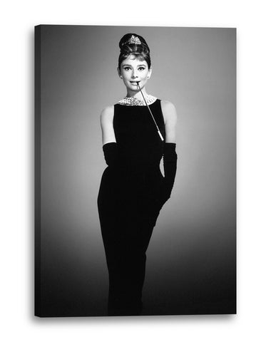 Leinwandbild Audrey Hepburn schulterfreies Kleid schwarz Handschuhe Zigarettenhalter