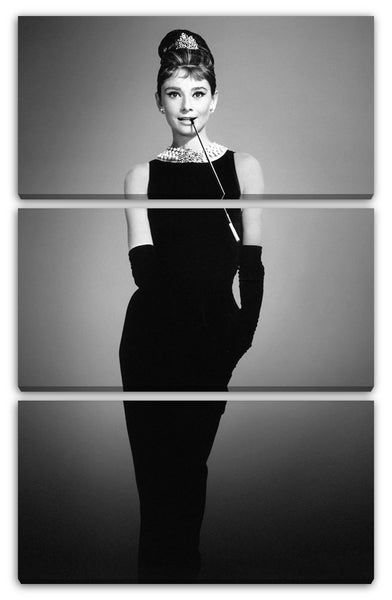 Leinwandbild Audrey Hepburn schulterfreies Kleid schwarz Handschuhe Zigarettenhalter