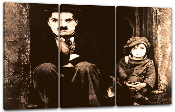 Leinwandbild Charlie Chaplin und kleines Kind auf Stufen vor Haus sitzend