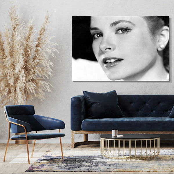Leinwandbild Grace Kelly mit Hut und Gloss-Lippenstift Perlen-Ohrring