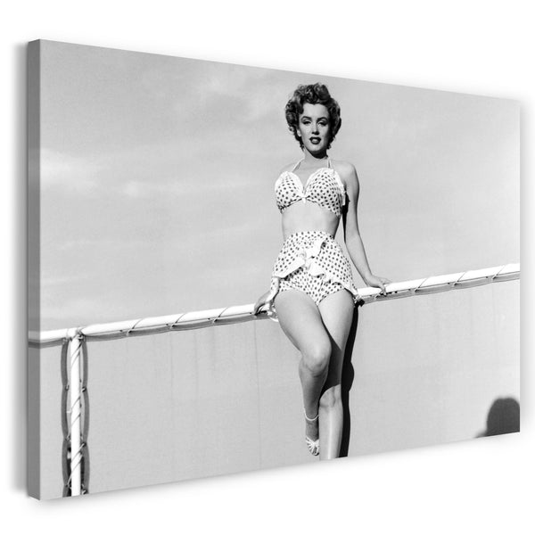 Leinwandbild Marilyn Monroe sexy im Bikini auf Schiffs-Geländer lehnend