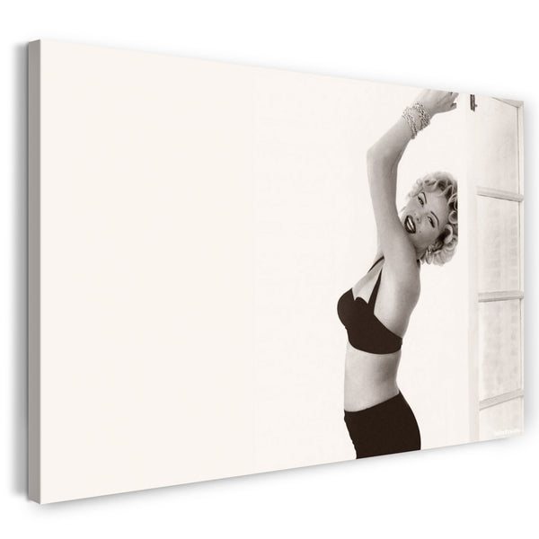 Leinwandbild Marilyn Monroe super sexy schwarzer BH an Fenster-Rahmen