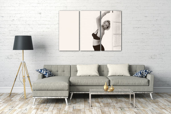 Leinwandbild Marilyn Monroe super sexy schwarzer BH an Fenster-Rahmen