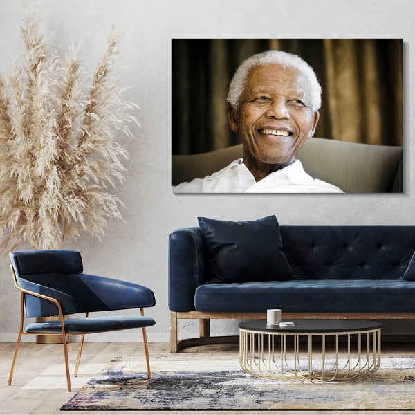 Leinwandbild Nelson Mandela in hohem Alter weisses Hemd im Sessel