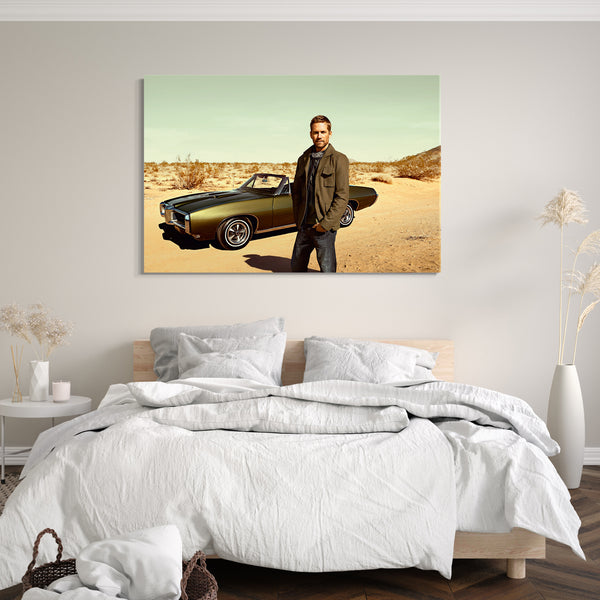 Leinwandbild Paul Walker in Wüste vor amerikanischem Cabrio
