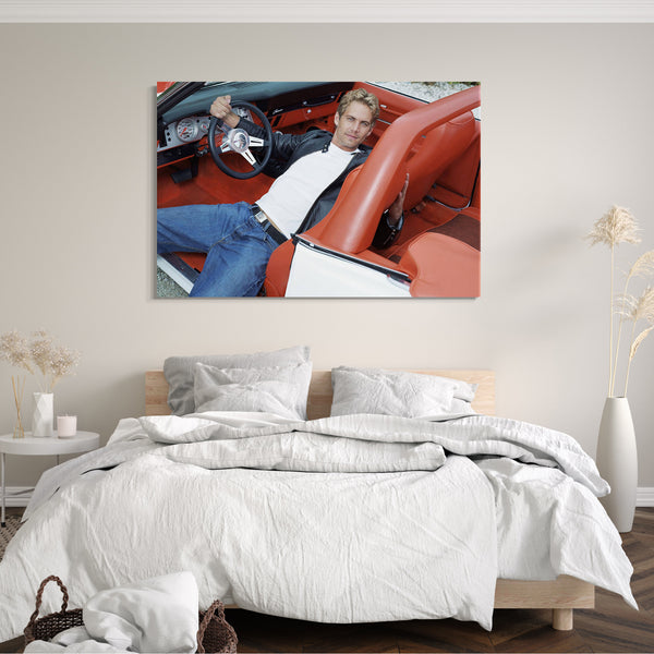 Leinwandbild Paul Walker lässig liegend in weissem Cabrio rotes Leder