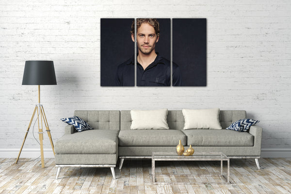 Leinwandbild Junger Paul Walker blaues Satin-Hemd und Hintergrund