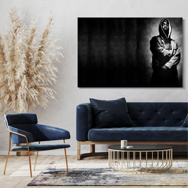 Leinwandbild Tupac 2Pac Shakur in cooler harter Pose mit Jeans-Jacke und Kapuzen-Pulli