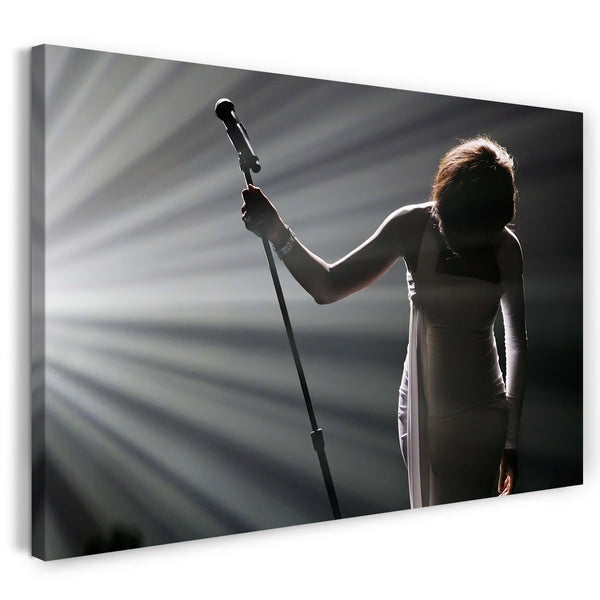 Leinwandbild Whitney Houston im Konzert Mikrofon in der Hand