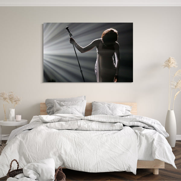 Leinwandbild Whitney Houston im Konzert Mikrofon in der Hand
