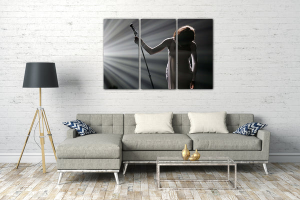 Leinwandbild Whitney Houston im Konzert Mikrofon in der Hand
