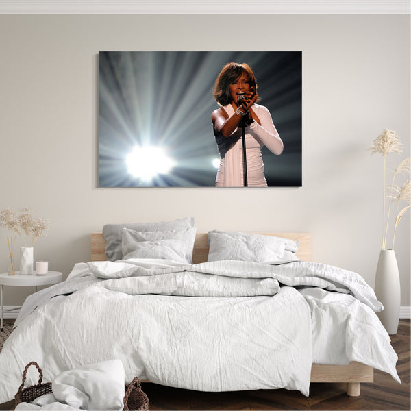 Leinwandbild Whitney Houston singend im Konzert am Mikrofon