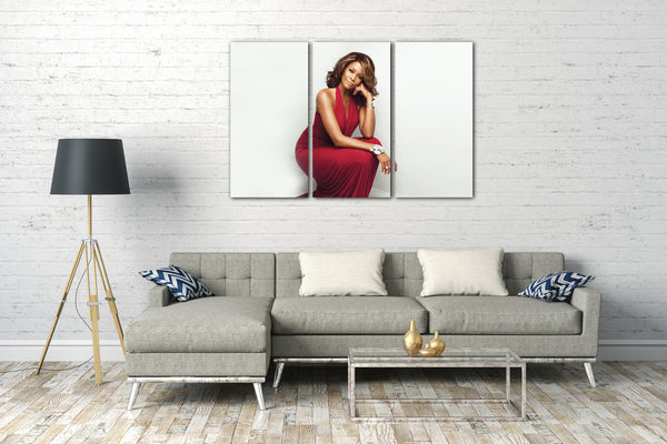 Leinwandbild Whitney Houston sitzend elegant sexy rotes Abendkleid
