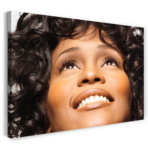 Leinwandbild Whitney Houston in den Himmel schauend anumtig hoffnungsvoll
