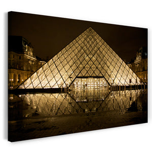 Leinwandbild Le Louvre Architektur-Meisterwerk Pyramide in Paris am Eingang Nachts