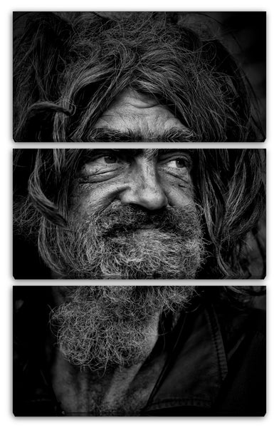 Leinwandbild Portrait alter Mann Obdachloser mit Bart, charismatisch, schwarz-weiß