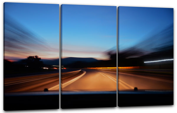 Leinwandbild Blick aus fahrendem Auto Nachts auf Autobahn