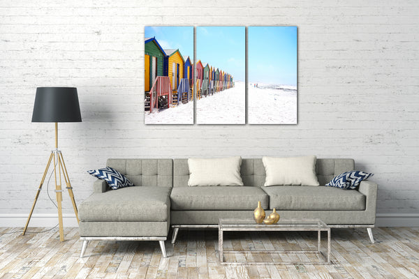 Leinwandbild Bunte Häuserreihen im Schnee (moderne Architektur)