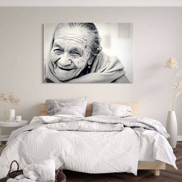 Leinwandbild Schwarz-weiß Potrait einer lachenden, älteren Frau