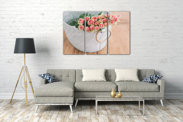 Leinwandbild Blumenbilder Blumenfotos rosa gelbe Rosen in weißem Korb