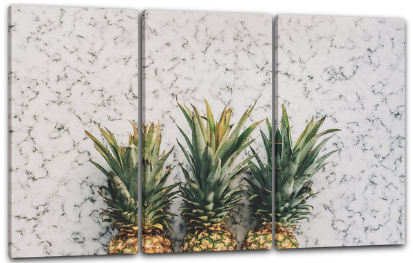 Leinwandbild Essensbilder Früchte drei Ananas auf Marmor-ähnlichem Hintergrund