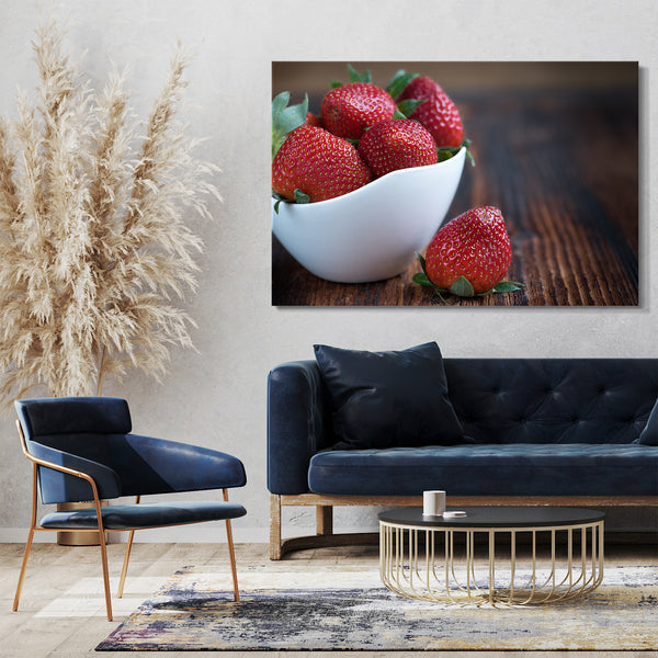 Leinwandbild Essensbilder Früchte Erdbeeren in weißer Schale auf dunklem Holztisch