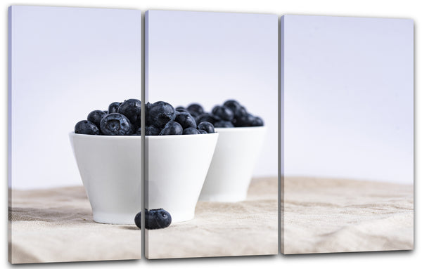 Leinwandbild Essensbilder Gemüse Obst Früchte Heidelbeeren in weißer Schale