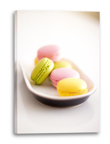Leinwandbild Wandbild Küchendeko 6 Macaron in länglicher weißer Schale