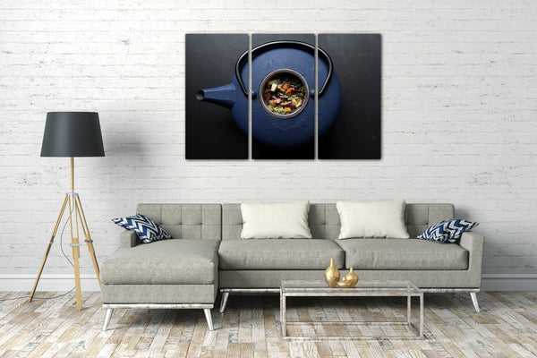 Leinwandbild Essensbilder Tee-Kanne mit Kräuter-Tee fotografiert von oben
