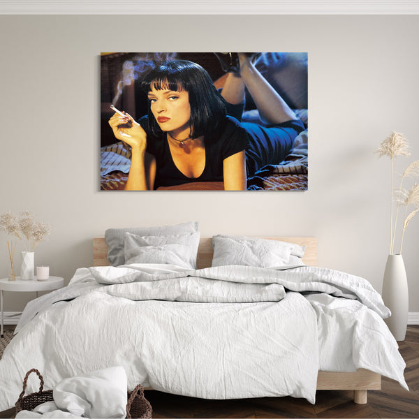 Leinwandbild Filmplakat Filmmotiv Pulp Fiction Uma Thurman auf Bett mit Zigarette