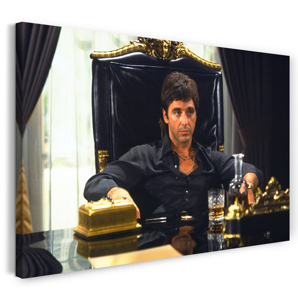 Leinwandbild Scarface Tony Montana auf Chef-Sessel aus Leder, Whisky auf Tisch