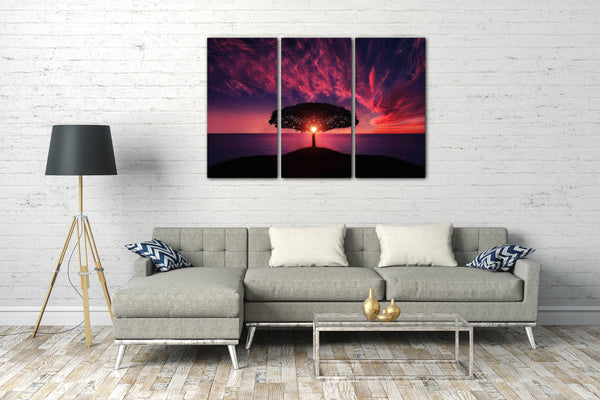 Leinwandbild Landschaftsbilder Baum im Meer vor wunderschönem Farbspiel am Himmel