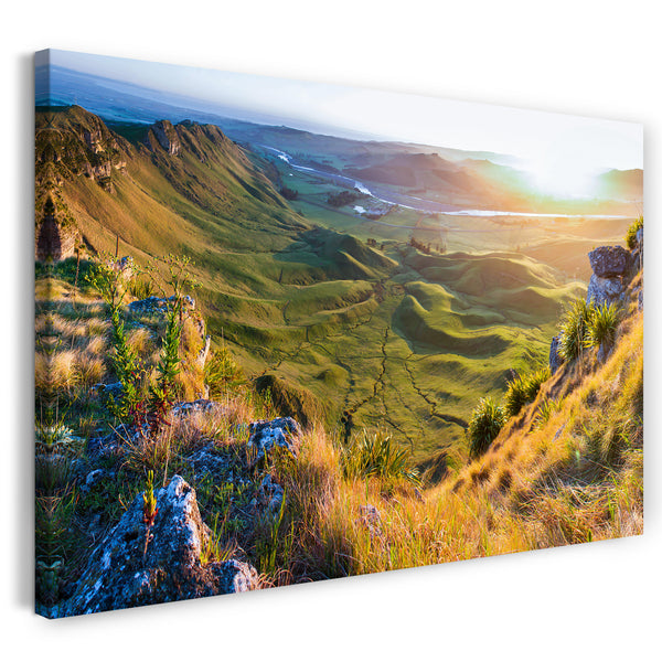 Leinwandbild Landschaftsbilder Grünes Tal mit bunten Blumen und Sonnenlicht