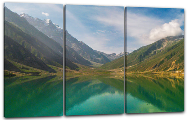 Leinwandbild Landschaftsbilder schimmerndes Wasser vor traumhafter Bergkulisse