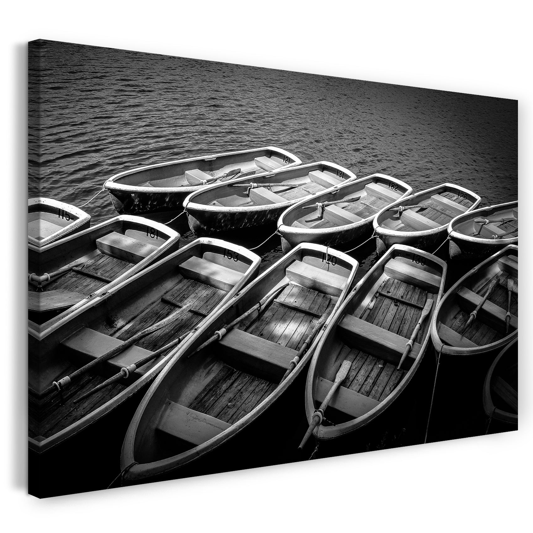 Leinwandbild Landschaftsbilder Boote einsam auf See schwarz-weiß Foto