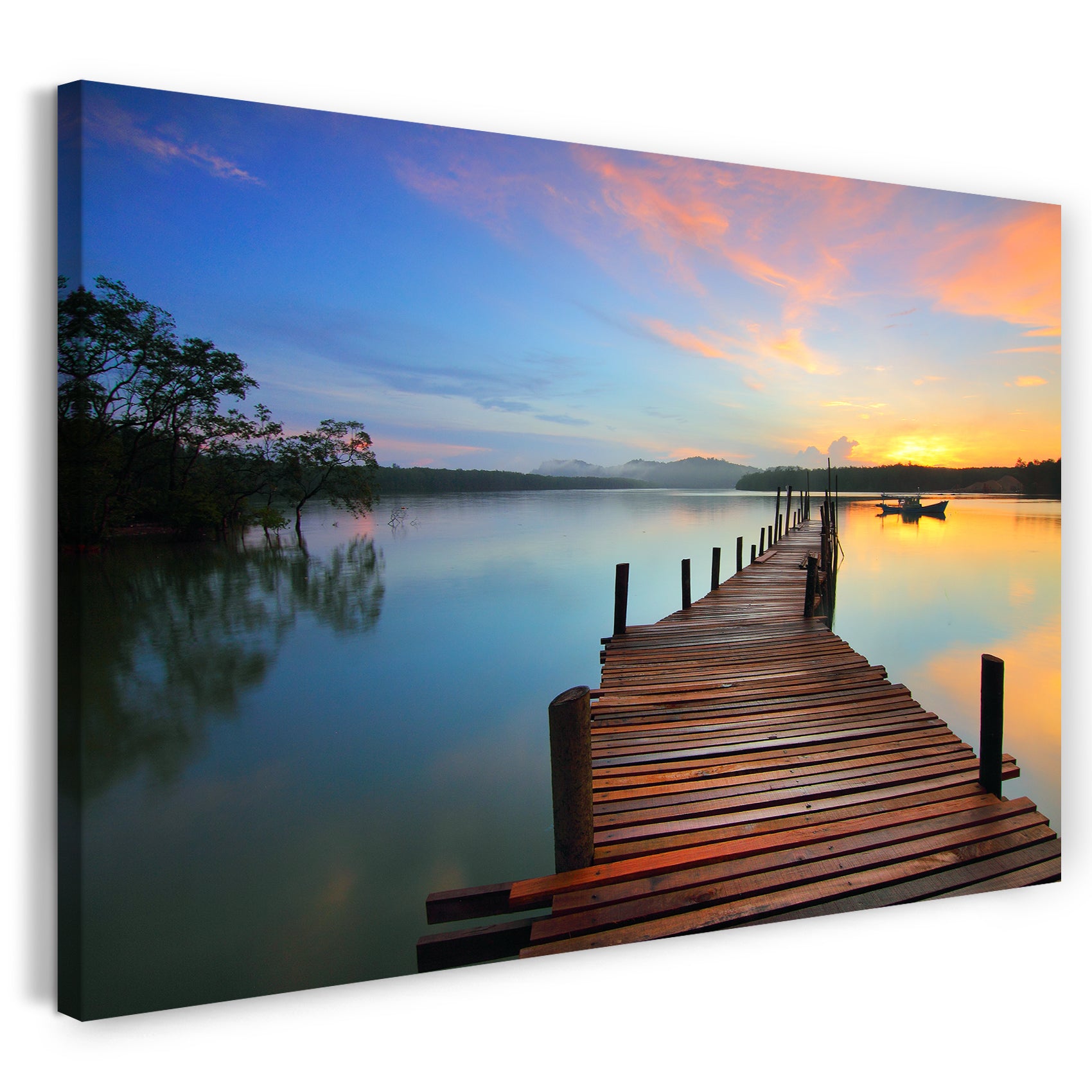 Leinwandbild Holzsteg am See, hinten Boot und Sonnenuntergang, schöne Farbtöne