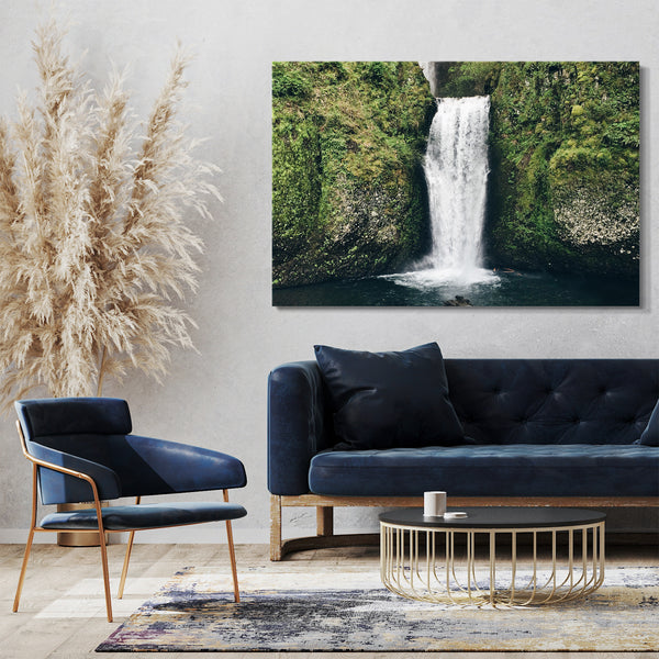 Leinwandbild Naturbilder Wasserfall, unten See, grün bewachsene Felsen, Wand-Bild