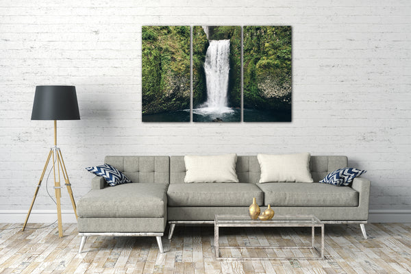 Leinwandbild Naturbilder Wasserfall, unten See, grün bewachsene Felsen, Wand-Bild