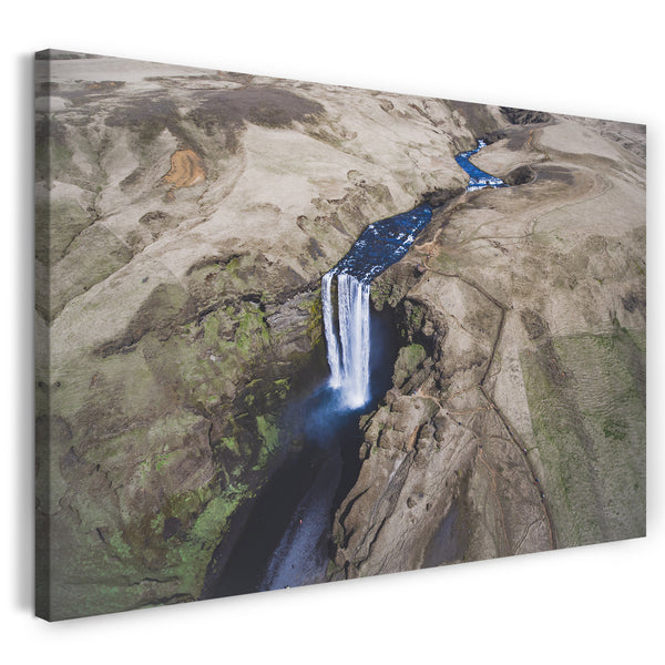 Leinwandbild Wasserfall navy-blau in Felsenlandschaft fotografiert aus der Luft