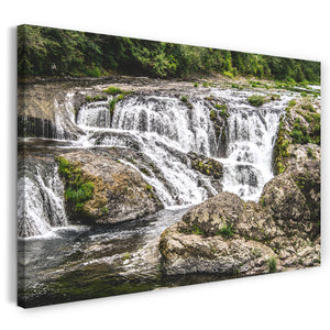 Leinwandbild kleiner Wasserfall in felsiger Landschaft vor Wald, Zimmer-Bild, Deko