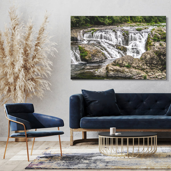 Leinwandbild kleiner Wasserfall in felsiger Landschaft vor Wald, Zimmer-Bild, Deko