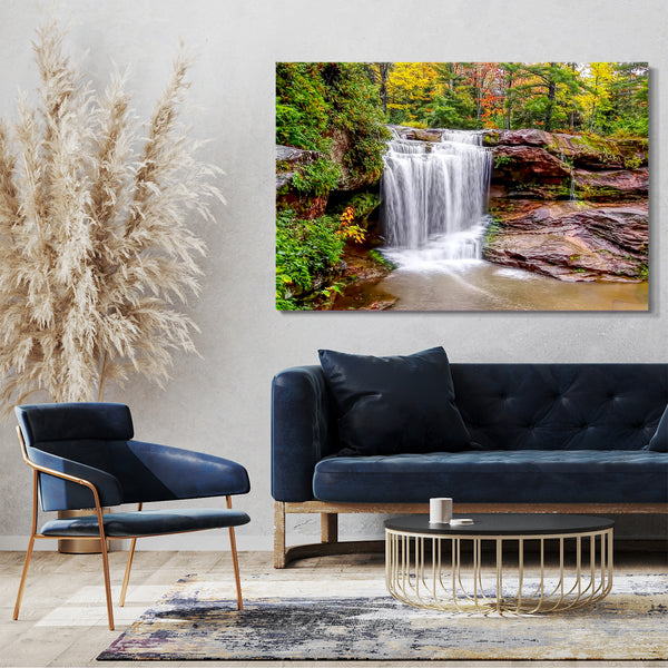 Leinwandbild Kleiner Wasserfall vor bunter Herbst-Kulisse, Zimmer-Bild, Wandbild,