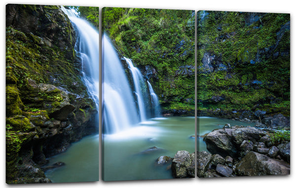 Leinwandbild Naturbilder Wasserfall mit Unschärfe-Effekt, grün schimmerdes Wasser
