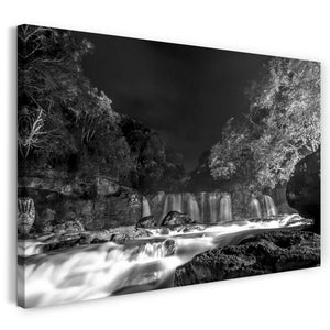 Leinwandbild Wasserfall at night lights Lichter besonders Natur-Bilder schwarz-weiß