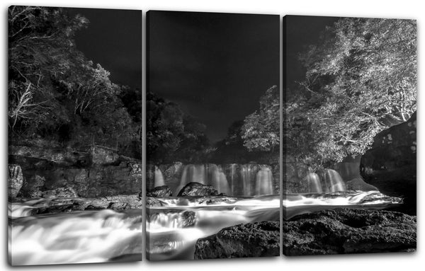 Leinwandbild Wasserfall at night lights Lichter besonders Natur-Bilder schwarz-weiß