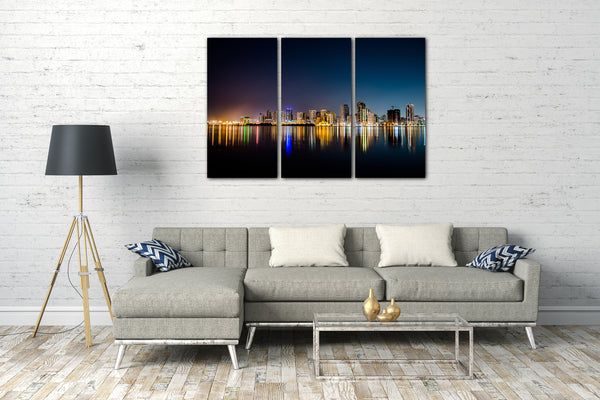 Leinwandbild Big City at night Sea Meer Beach lights Stadtebilder Skyline Nacht