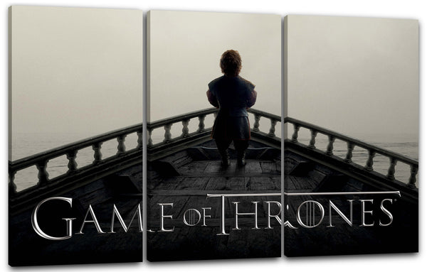 Leinwandbild Game of Thrones kleiner Mann auf Boot auf Meer mit Titel-Schrift