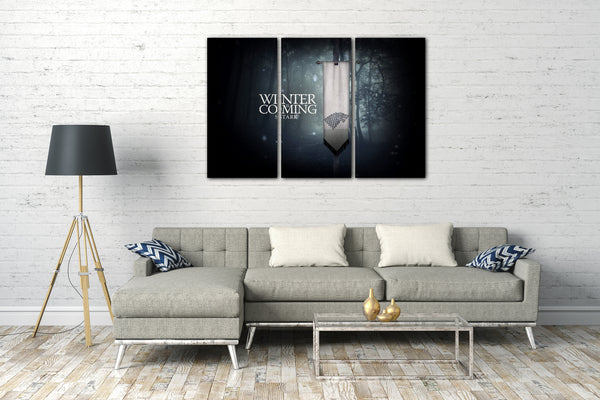 Leinwandbild Game of Thrones Winter is coming Wappen auf Fahne vor Wald